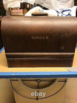 Machine à coudre Singer antique