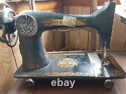 Machine à coudre Singer antique #G4550493 Non testée Telle quelle, veuillez lire la description.