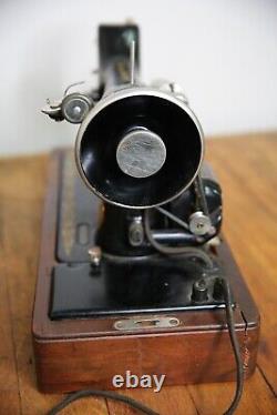 Machine à coudre Singer antique à levier de genou avec manivelle dans un boîtier en bois FONCTIONNE