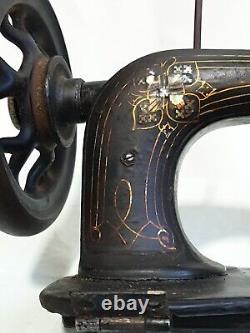 Machine à coudre Singer antique, base en forme de violon, marqueterie 1872 pour pièces ou restauration