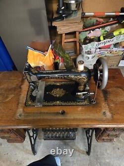 Machine à coudre Singer antique de 1894 en excellent état de fonctionnement, rare