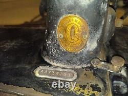 Machine à coudre Singer antique de 1925 AA712311 avec moteur/lumière et pièces de rechange