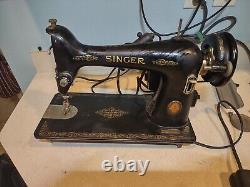 Machine à coudre Singer antique modèle 66 avec pédale testée 1950