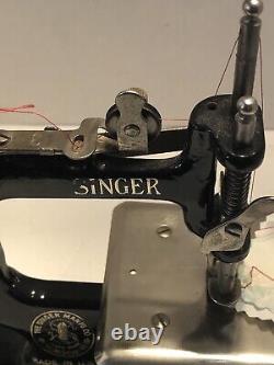 Machine à coudre Singer antique pour enfant, fonctionne