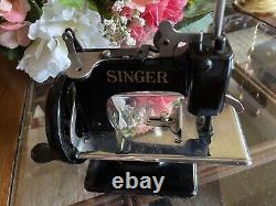 Machine à coudre Singer miniature d'époque pour enfants modèle Sewhandy 20