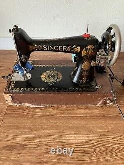 Machine à coudre Singer modèle 66, 66k avec décors de lotus antique avec boîtier