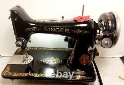 Machine à coudre Singer modèle 99-13 avec manuel et accessoires