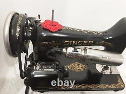 Machine à coudre Singer modèle 99-13 avec manuel et accessoires