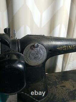 Machine à coudre Singer vintage 1947 AH044049