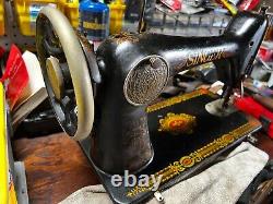 Machine à coudre Singer vintage antique