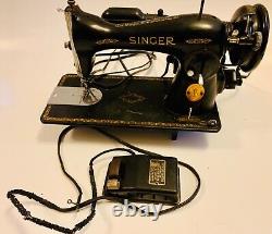 Machine à coudre Singer vintage antique avec moteur, numéro de modèle B. R. 8 S et pavé tactile numéro 195325