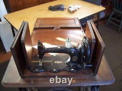 Machine à coudre Singer vintage de 1873 avec capot rabattable, Sr. # 1007106