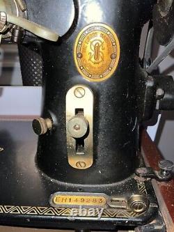 Machine à coudre Singer vintage des années 1950 avec cordon d'alimentation, pédale et étui - Excellent