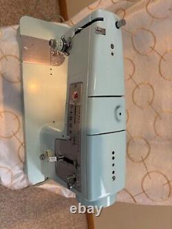 Machine à coudre Singer vintage modèle 348 bleu œuf de robinet avec pédale et étui