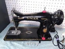 Machine à coudre Vintage Singer 15-91 Centennial nettoyée et testée