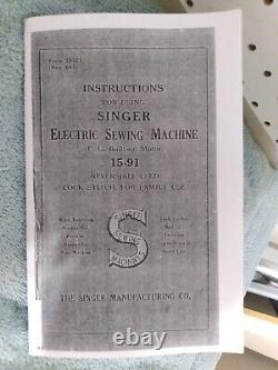 Machine à coudre Vintage Singer 15-91 Centennial nettoyée et testée