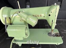 Machine à coudre Vintage Singer 185J en couleur vert jade fonctionnelle