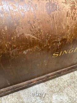 Machine à coudre Vintage Singer 99K des années 1920 avec son étui en bois d'origine