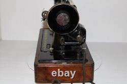 Machine à coudre à levier de genou SINGER de 1926 dans son boîtier en bois courbé vintage