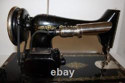 Machine à coudre à levier de genou SINGER de 1926 dans son boîtier en bois courbé vintage