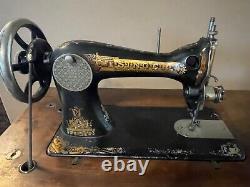 Machine à coudre à pédale Singer Antique de 1898