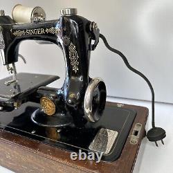 Machine à coudre à point de chaînette Antique Singer modèle 24-62 Pré plume légère AA498036