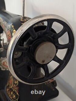 Machine à coudre ancienne Singer G0596415 de 1924, modèle à pédale 66-1 'Red Eye' en fonte
