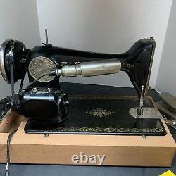 Machine à coudre ancienne Singer Vintage avec boîtier et pédale modèle 66