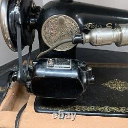 Machine à coudre ancienne Singer Vintage avec boîtier et pédale modèle 66