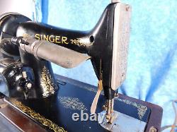 Machine à coudre ancienne de 1926 SINGER No. 99 / BARRE DE CONTRÔLE AU GENOU / Pas de boîtier / Fonctionne