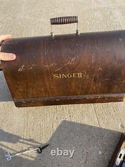 Machine à coudre ancienne de marque Singer avec boîtier en bois sans pédale de pied