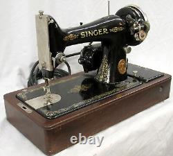 Machine à coudre antique SINGER no 99 avec levier de contrôle du genou et boîtier en bois courbé de 1926