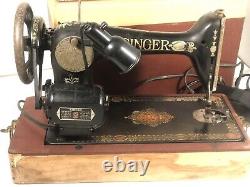 Machine à coudre antique Singer 66 avec œil rouge, pédale robuste, boîtier électrique. Fonctionne aux États-Unis.