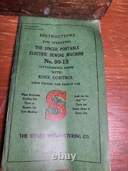 Machine à coudre antique Singer 99-13 de 1925 avec étui, livre, pièces supplémentaires et pied de levier