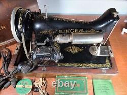 Machine à coudre antique Singer 99-13 de 1925 avec étui, livre, pièces supplémentaires et pied de levier