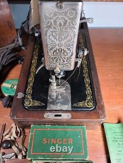 Machine à coudre antique Singer 99-13 de 1925 avec étui, livre, pièces supplémentaires et pied de levier