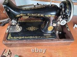 Machine à coudre antique Singer 99-13 de 1925 avec étui, livre, pièces supplémentaires et pied de levier