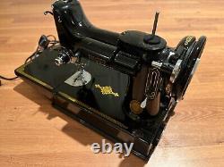 Machine à coudre antique Singer Featherweight Modèle 221 1 Ser# Aj365218 de 1955