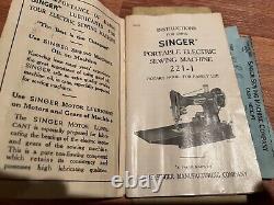 Machine à coudre antique Singer Featherweight Modèle 221 1 Ser# Aj365218 de 1955