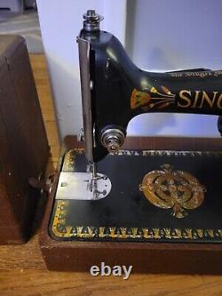 Machine à coudre antique Singer Lotus avec étui TESTÉE FONCTIONNE