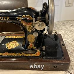 Machine à coudre antique vintage Singer modèle 128 avec étui, la lumière fonctionne