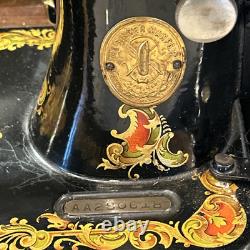 Machine à coudre antique vintage Singer modèle 128 avec étui, la lumière fonctionne