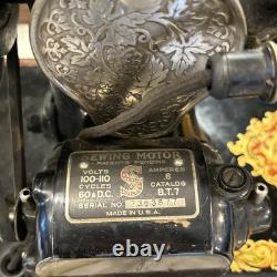 Machine à coudre antique vintage Singer modèle 128 avec étui, la lumière fonctionne