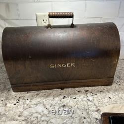 Machine à coudre antique vintage Singer modèle 128 avec étui, la lumière fonctionne