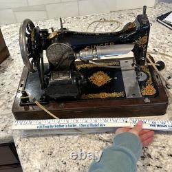 Machine à coudre antique vintage Singer modèle 128 avec étui, la lumière fonctionne