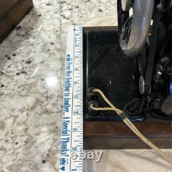 Machine à coudre antique vintage Singer modèle 128 avec étui, la lumière fonctionne