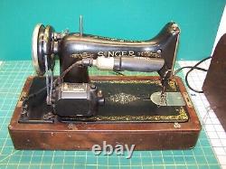 Machine à coudre électrique Singer modèle 99 de 1926 avec boîtier en bois courbé, antique, fonctionne