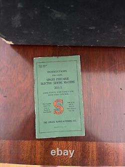 Machine à coudre électrique portable Singer 221-1 - Vintage avec accessoires dans la boîte