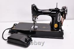 Machine à coudre électrique portable Vintage Singer 221 Featherweight À LIRE