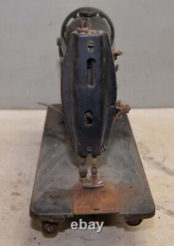 Machine à coudre en cuir industrielle Singer antique rare 96-10, objet de collection de 1929.